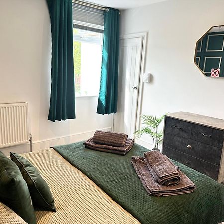 Alsager Town Centre Apartment Экстерьер фото