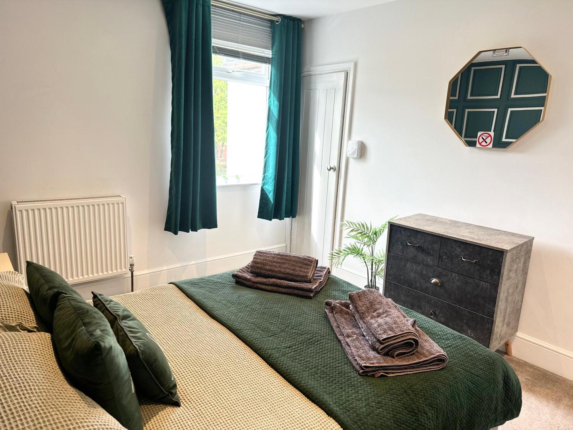 Alsager Town Centre Apartment Экстерьер фото